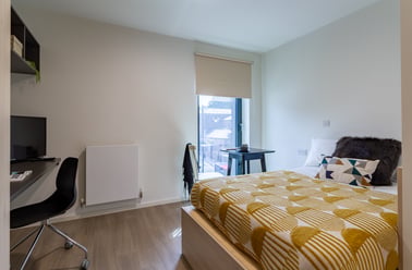 Bronze Studio, Dun Holm House, Unit 8, The Riverwalk, City Centre, Durham - Image 2